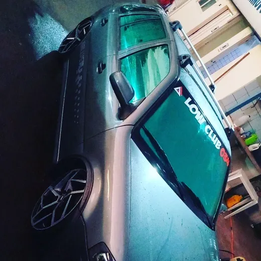 Carro rebaixado com película